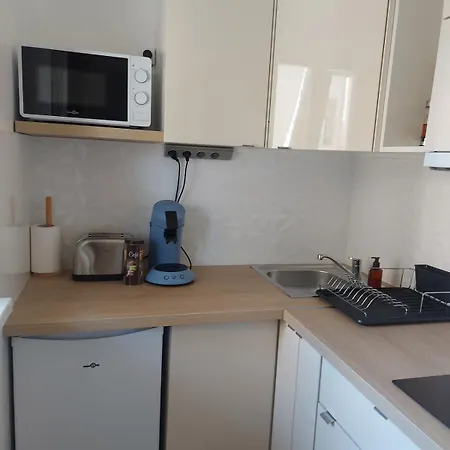 Quiet And Air-conditioned - Near And Cannes 아파트
